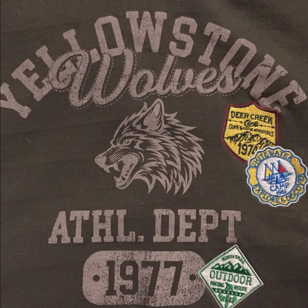 Yellowstone Wolves Sweatshirt